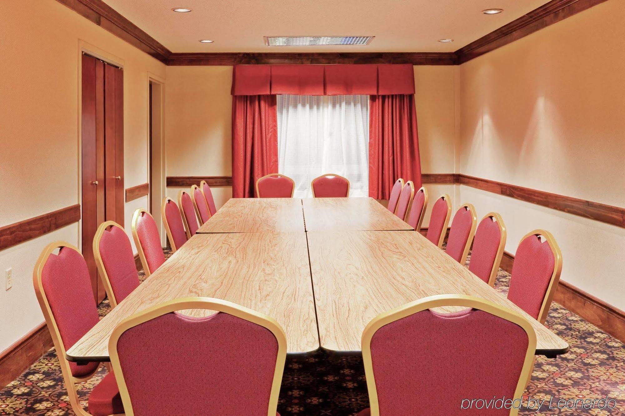Best Western Plus Philadelphia-Choctaw Hotel And Suites Удобства фото